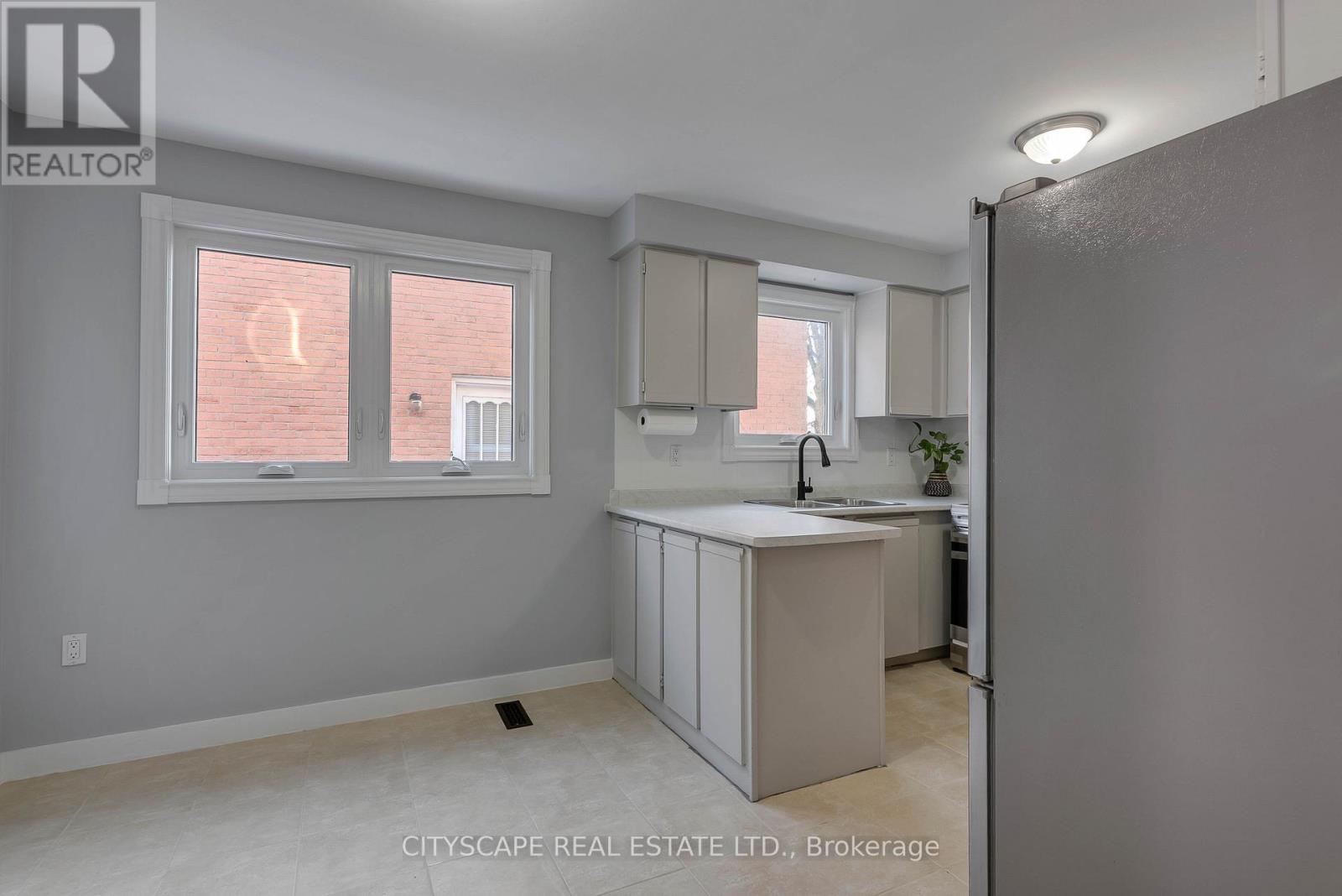 1210 Shagbark Crescent, Mississauga, Ontario  L5C 3P3 - Photo 15 - W12719348