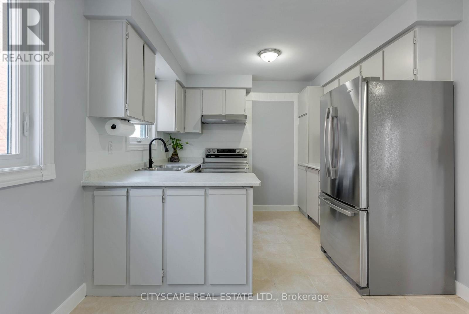 1210 Shagbark Crescent, Mississauga, Ontario  L5C 3P3 - Photo 17 - W12719348