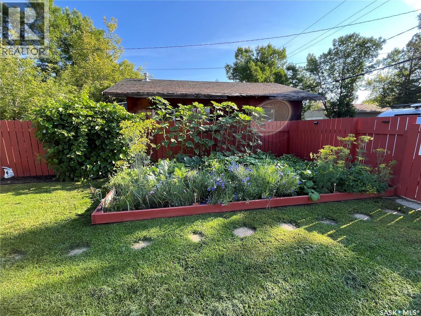 214 Marsh Street, Maple Creek, Saskatchewan  S0N 1N0 - Photo 10 - SK027224