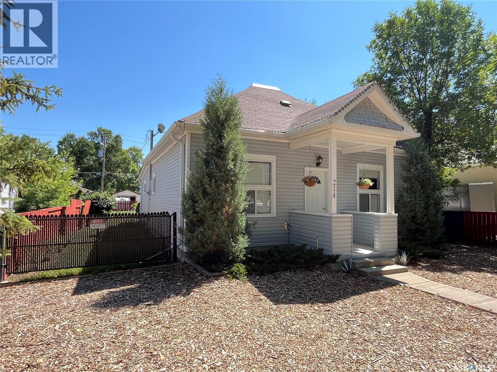 214 Marsh Street, Maple Creek, Saskatchewan  S0N 1N0 - Photo 3 - SK027224