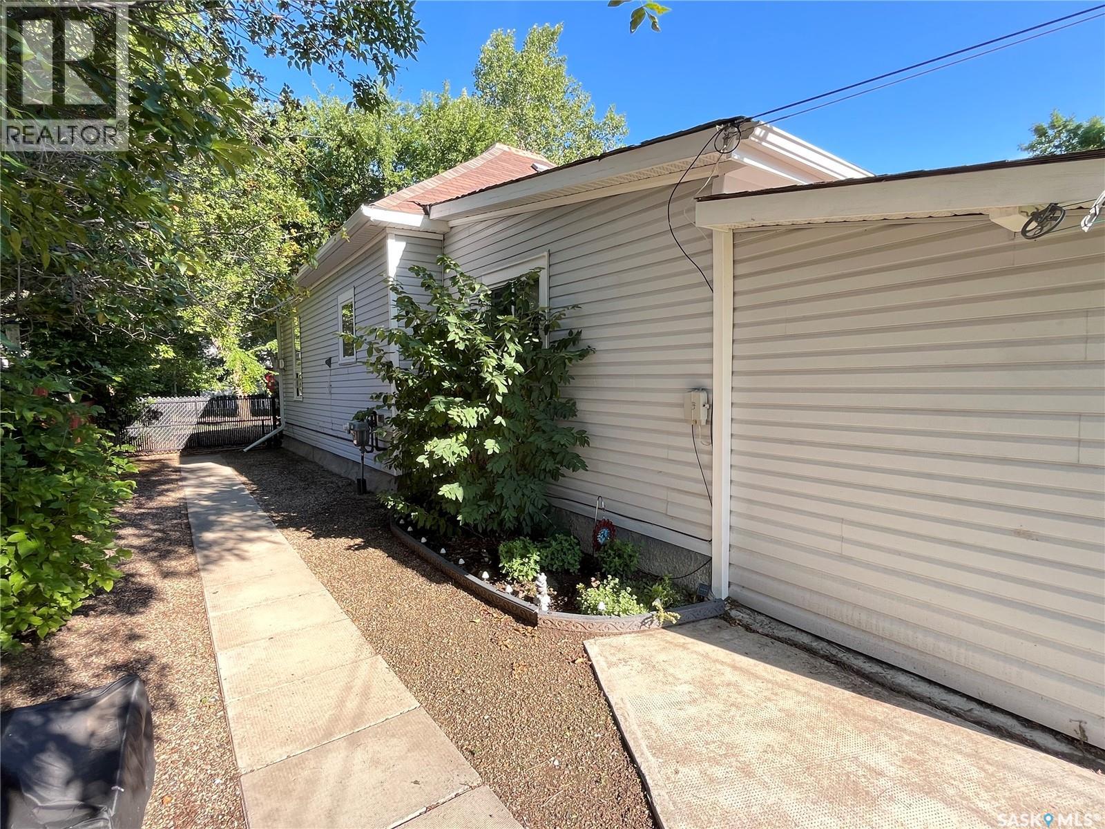 214 Marsh Street, Maple Creek, Saskatchewan  S0N 1N0 - Photo 6 - SK027224