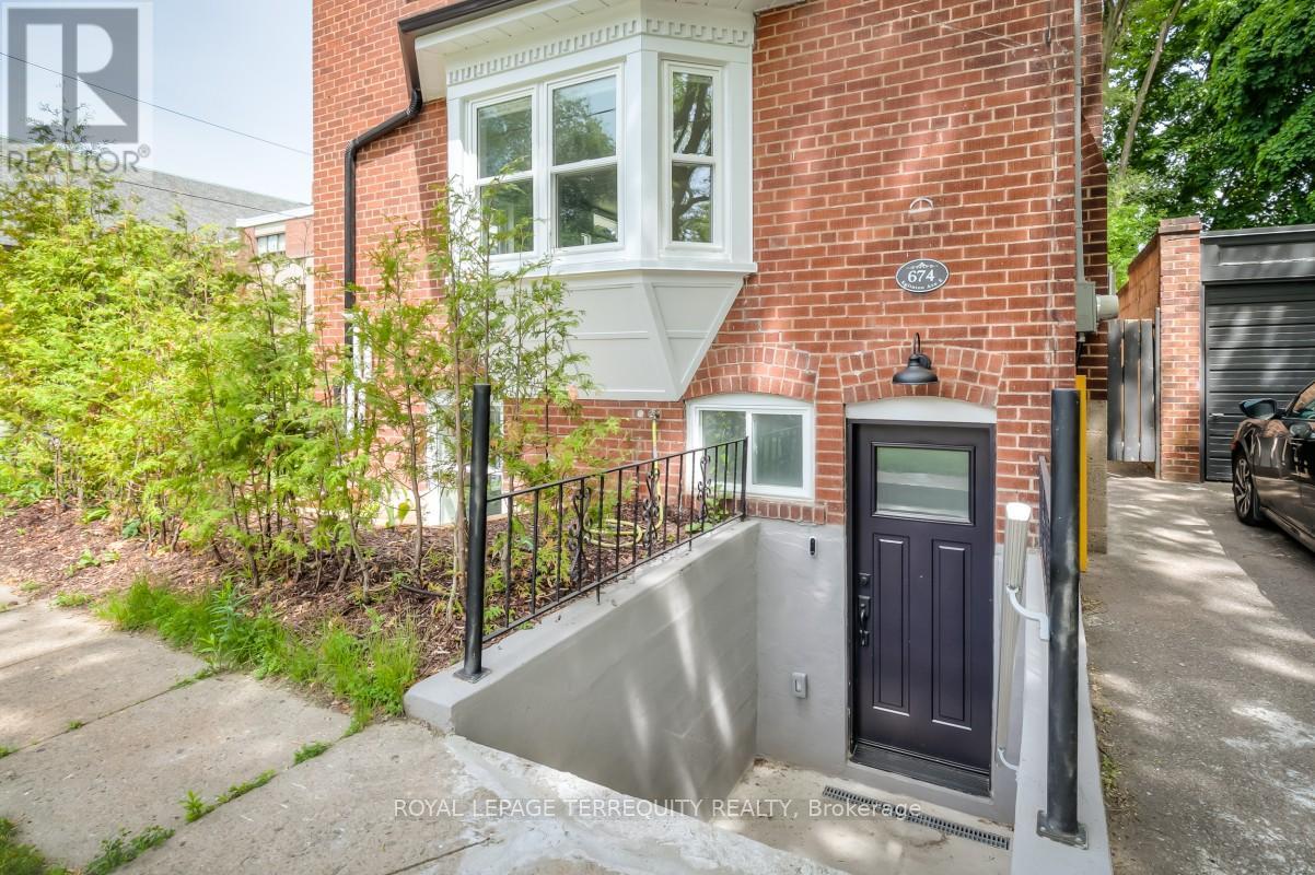 Lower - 674 Eglinton Avenue E, Toronto, Ontario  M4G 2K5 - Photo 11 - C12719368