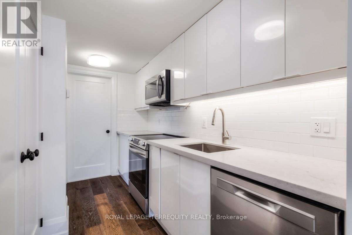 Lower - 674 Eglinton Avenue E, Toronto, Ontario  M4G 2K5 - Photo 7 - C12719368