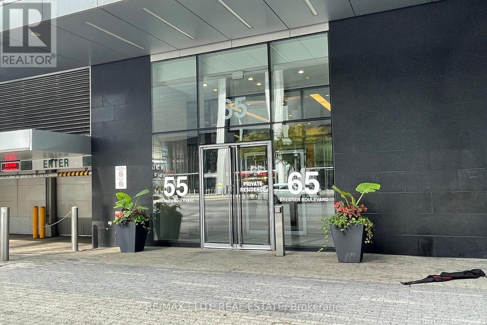 2208 - 65 Bremner Boulevard, Toronto, Ontario  M5J 0A7 - Photo 3 - C12719390