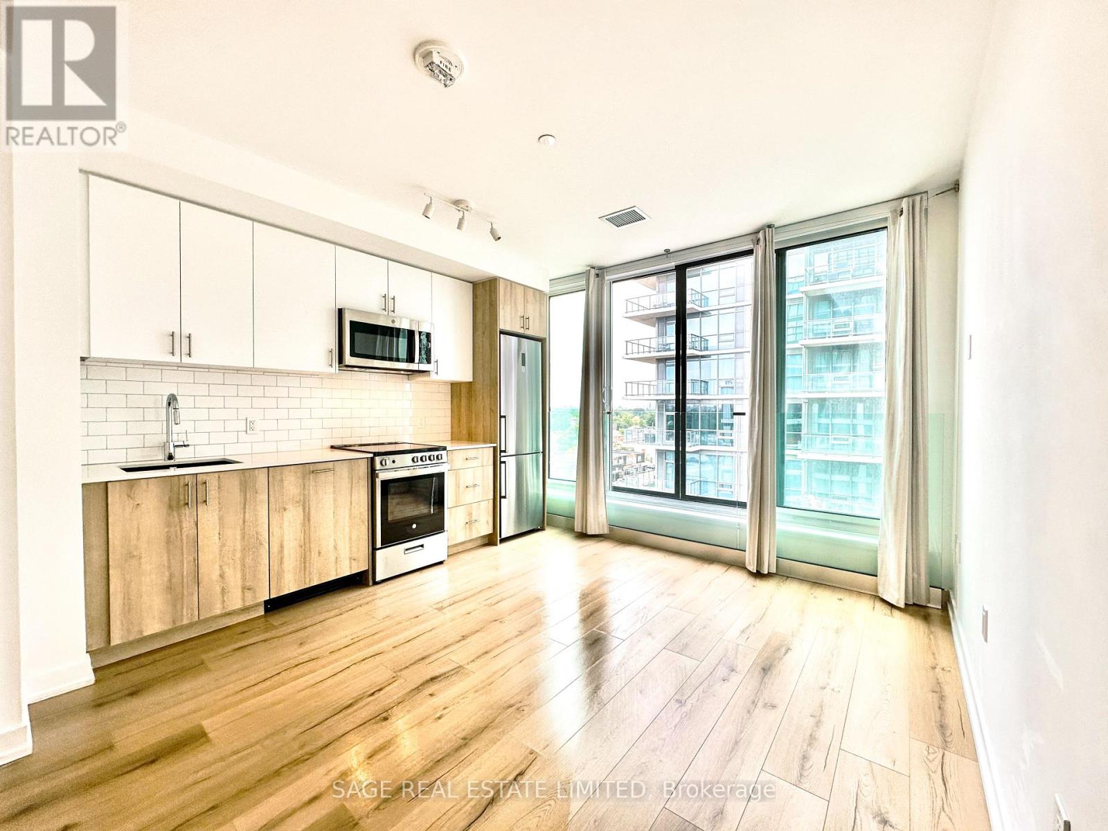 609 - 1195 THE QUEENSWAY, Toronto, Ontario