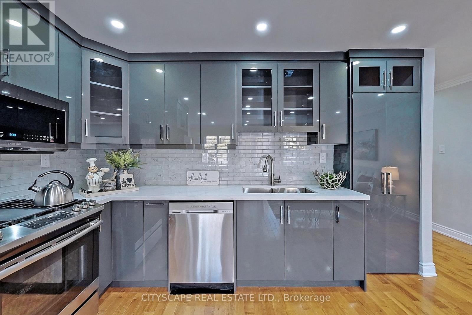 343 Wildgrass Road, Mississauga, Ontario  L5B 4H1 - Photo 9 - W12719396