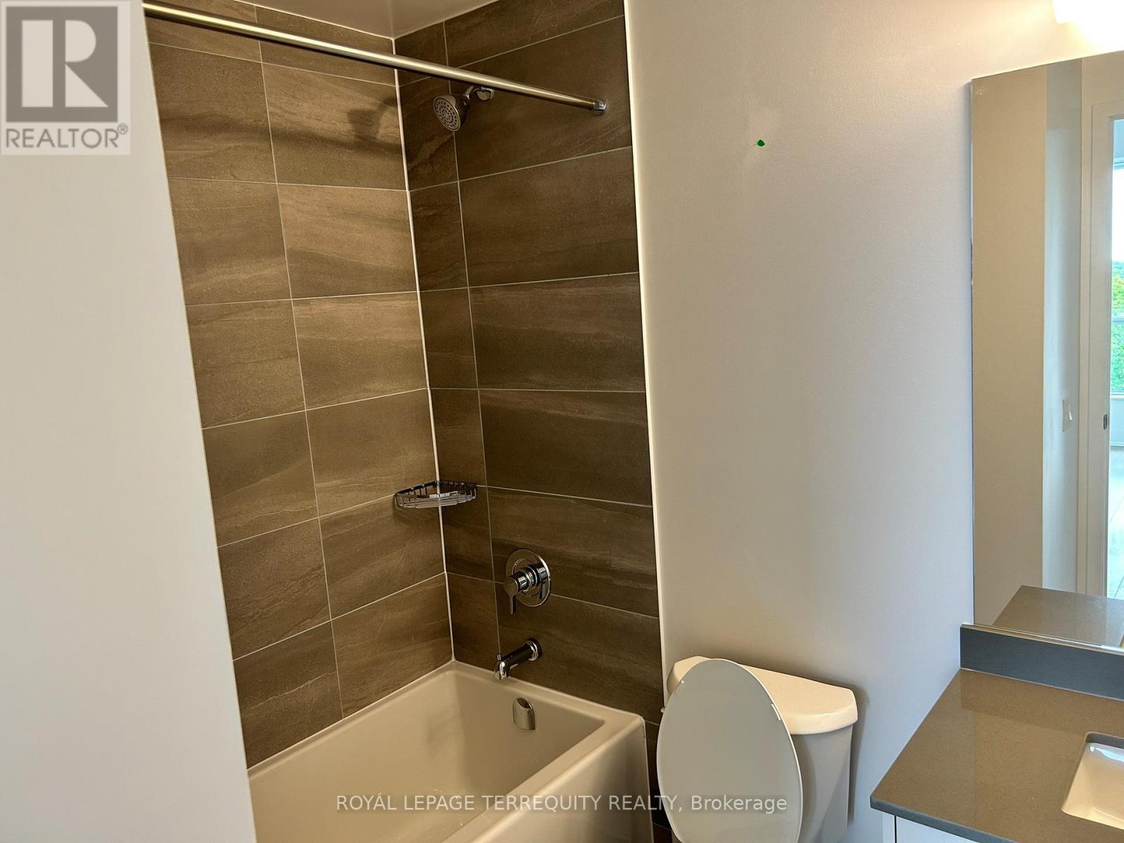 510w - 202 Burnhamthorpe Road E, Mississauga, Ontario  L5A 0B2 - Photo 3 - W12719400