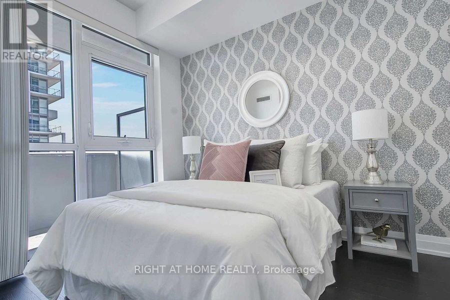 906 - 65 Speers Road, Oakville, Ontario  L6K 3V5 - Photo 4 - W12719402