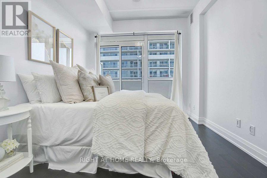 906 - 65 Speers Road, Oakville, Ontario  L6K 3V5 - Photo 5 - W12719402