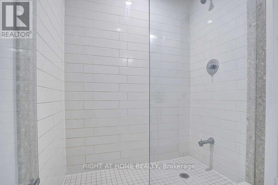 906 - 65 Speers Road, Oakville, Ontario  L6K 3V5 - Photo 8 - W12719402