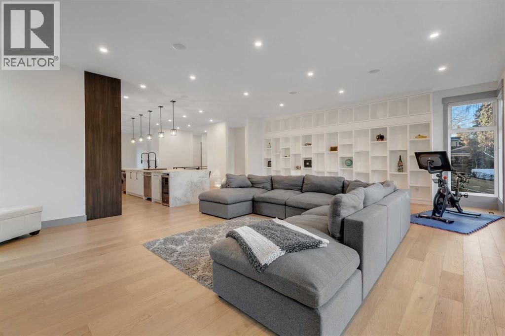 30 Roselawn Crescent Nw, Calgary, Alberta  T2K 1K6 - Photo 11 - A2269817