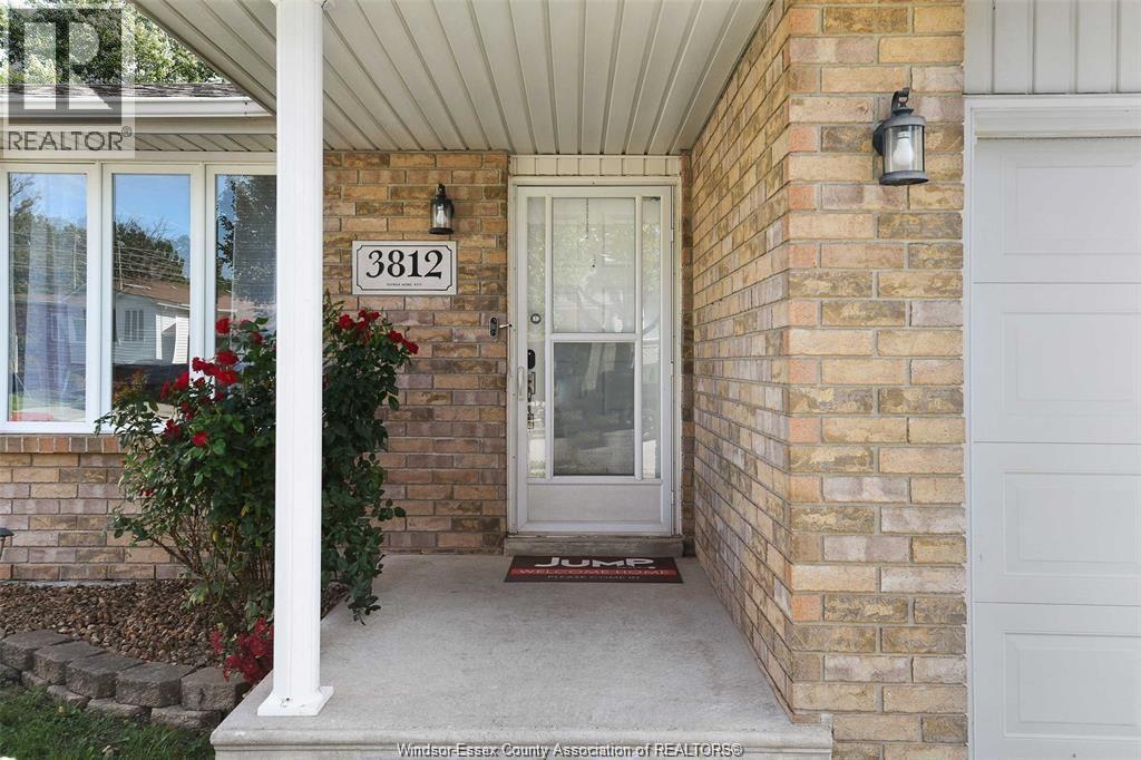 3812 Devonwood Avenue, Windsor, Ontario  N8W 5R6 - Photo 2 - 26001590