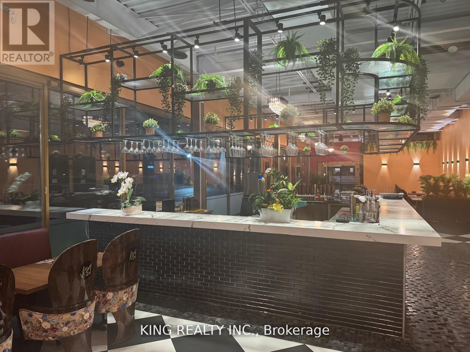 R170 - 2 County Crt Boulevard, Brampton, Ontario  L6W 3W8 - Photo 5 - W12719412