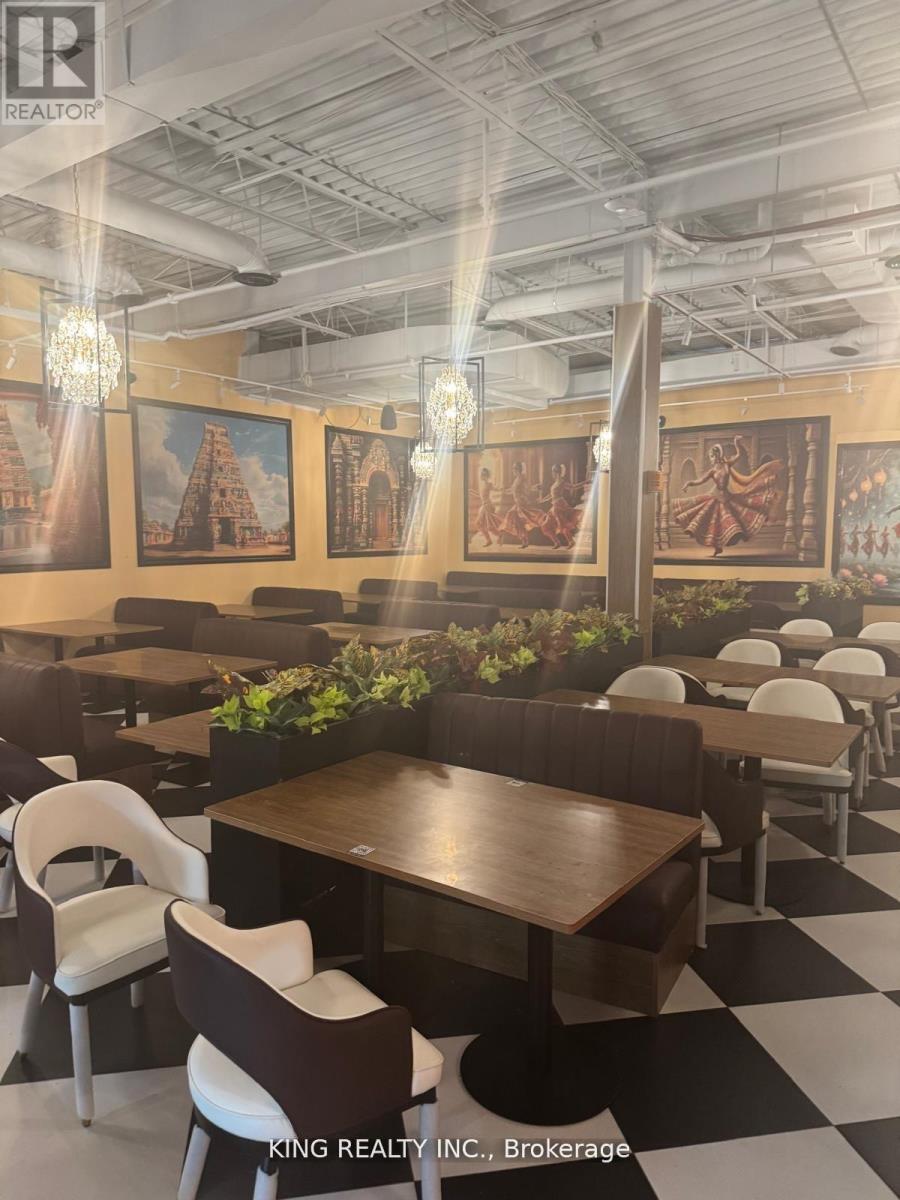 R170 - 2 County Crt Boulevard, Brampton, Ontario  L6W 3W8 - Photo 7 - W12719412