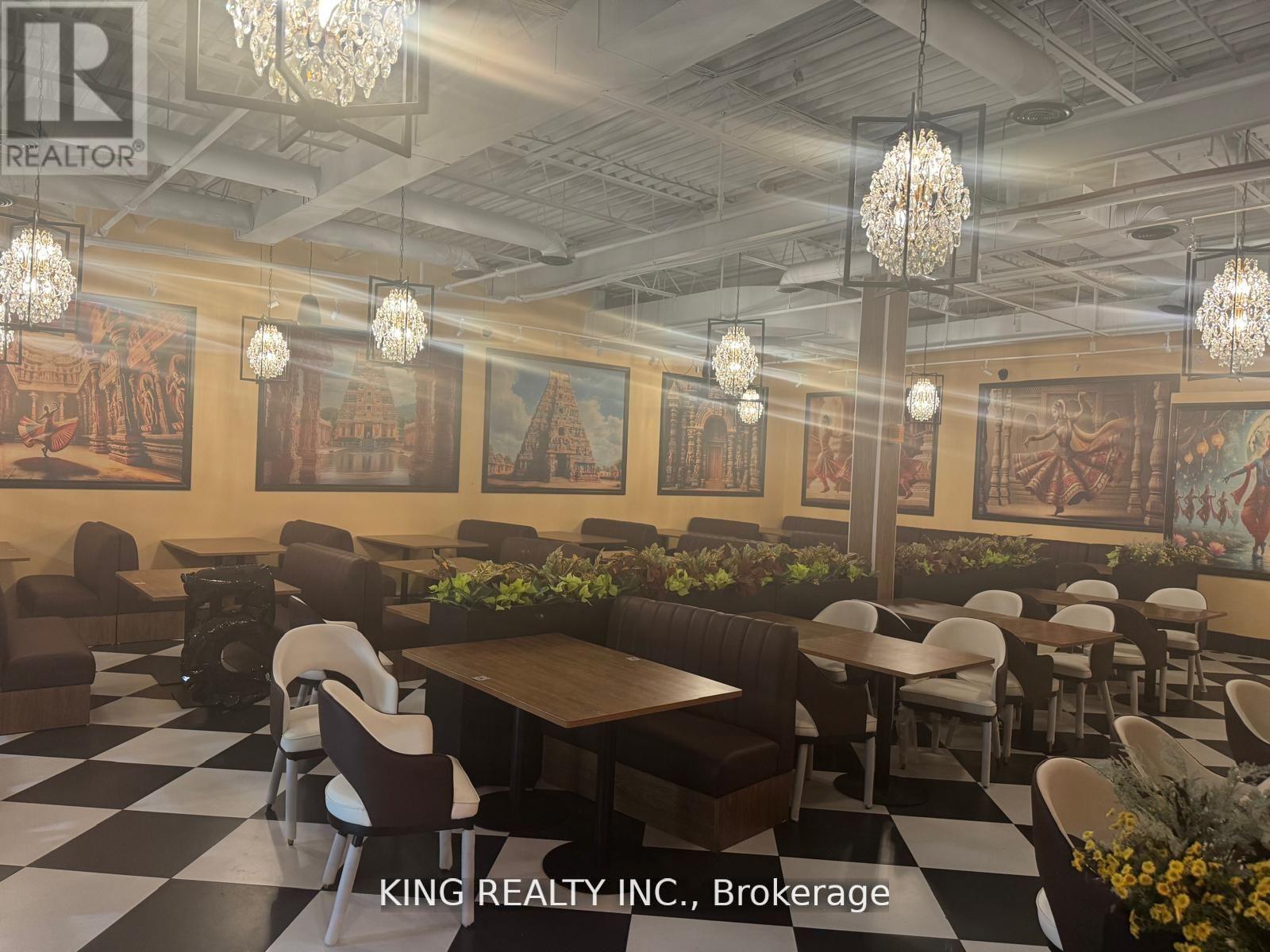 R170 - 2 County Crt Boulevard, Brampton, Ontario  L6W 3W8 - Photo 9 - W12719412