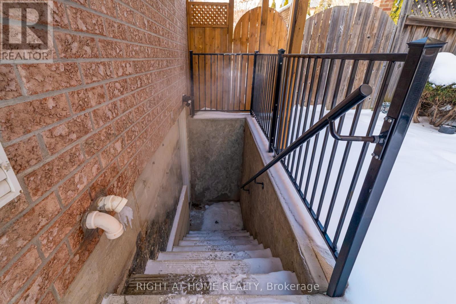 12 Edmonton Street, Brampton, Ontario  L6Y 5L2 - Photo 4 - W12719414