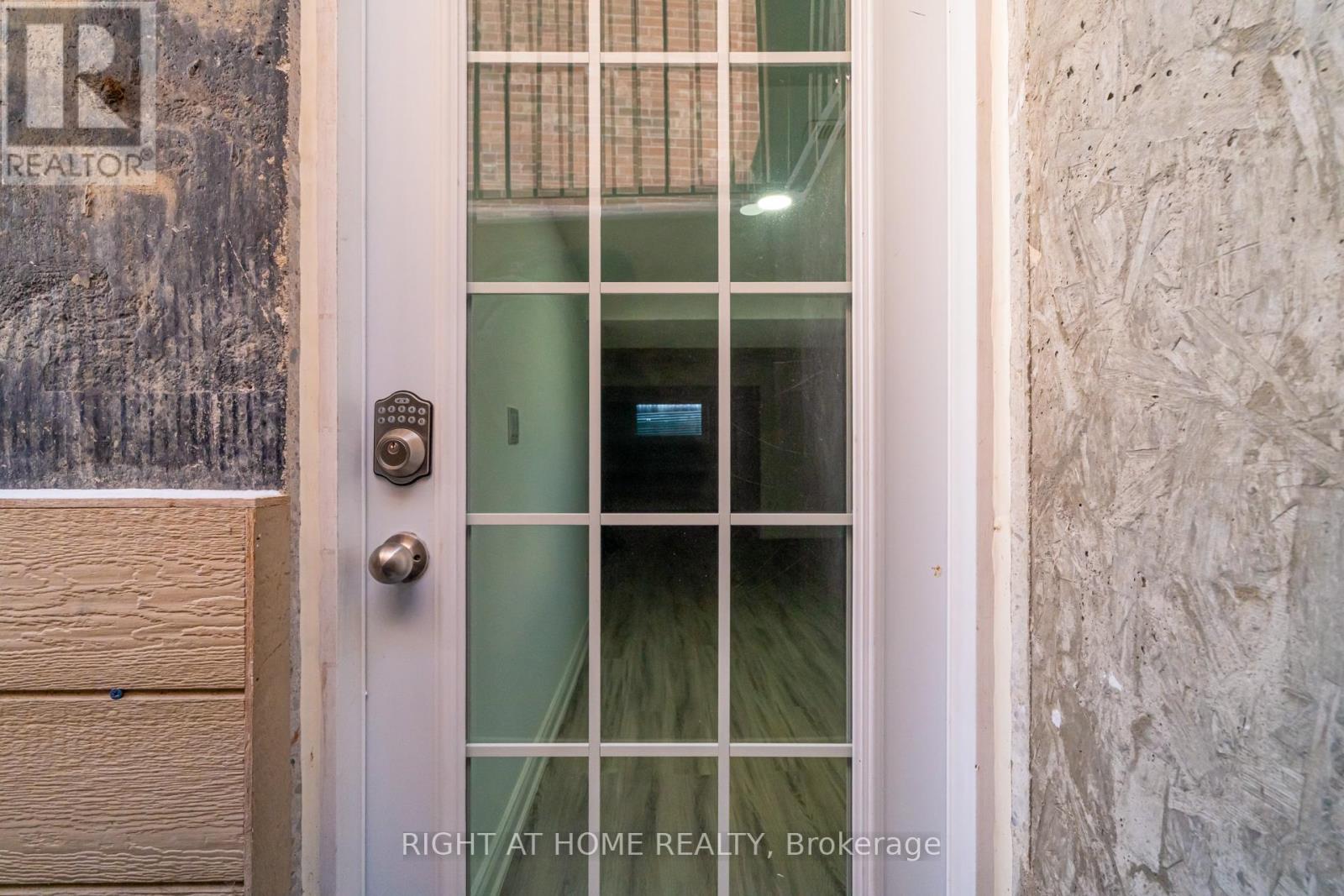 12 Edmonton Street, Brampton, Ontario  L6Y 5L2 - Photo 5 - W12719414