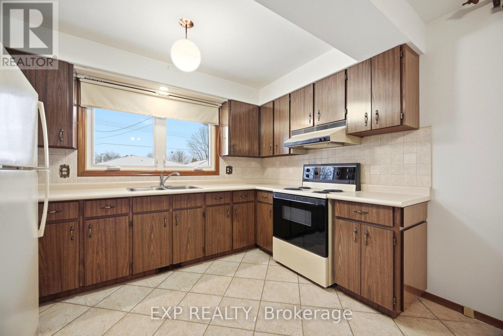 27 Palermo Crescent W, Guelph, Ontario  N1E 2J8 - Photo 18 - X12719408