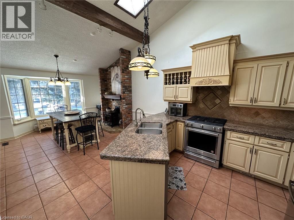 5590 Blind Line, Burlington, Ontario  L7P 0B2 - Photo 10 - 40775576