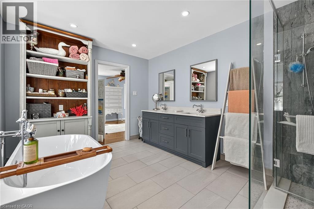 5590 Blind Line, Burlington, Ontario  L7P 0B2 - Photo 17 - 40775576