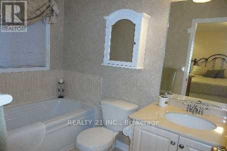 59 Wilkes Crescent, Toronto, Ontario  M1L 0B4 - Photo 4 - E12719436