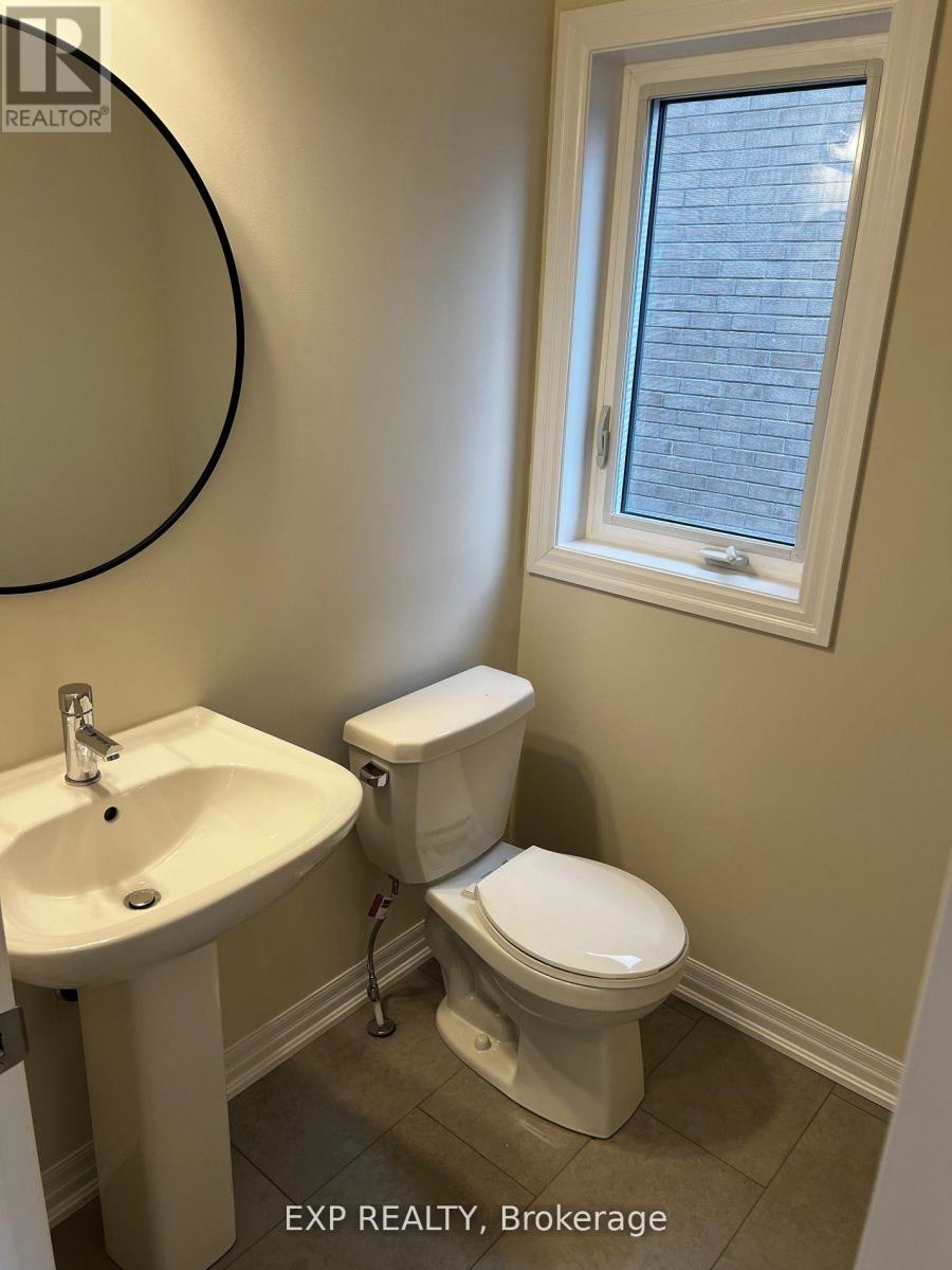 162 Flood Avenue, Clarington, Ontario  L1B 0W6 - Photo 4 - E12719440