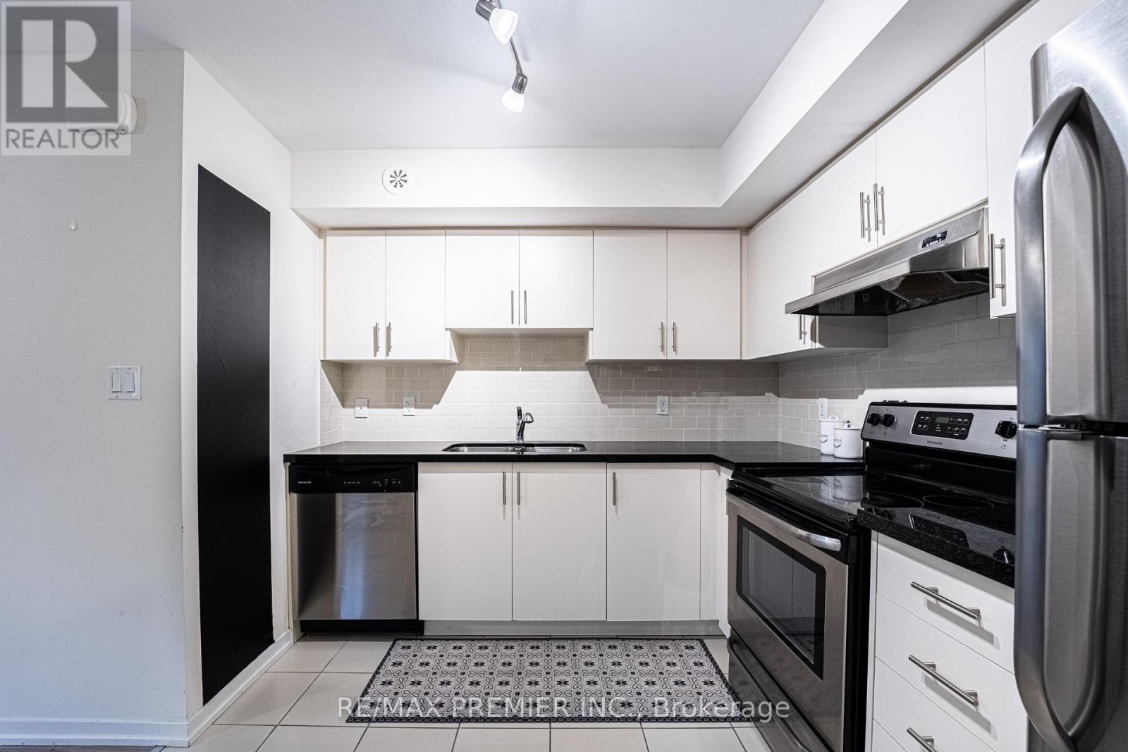 B02 - 26 Bruce Street, Vaughan, Ontario  L4L 1J4 - Photo 6 - N12719458