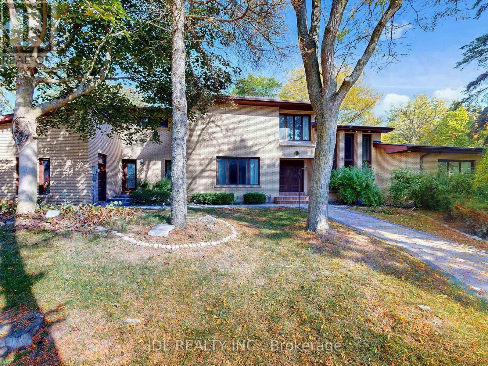 11 Moodie Drive, Richmond Hill, Ontario  L4C 8C9 - Photo 2 - N12539696