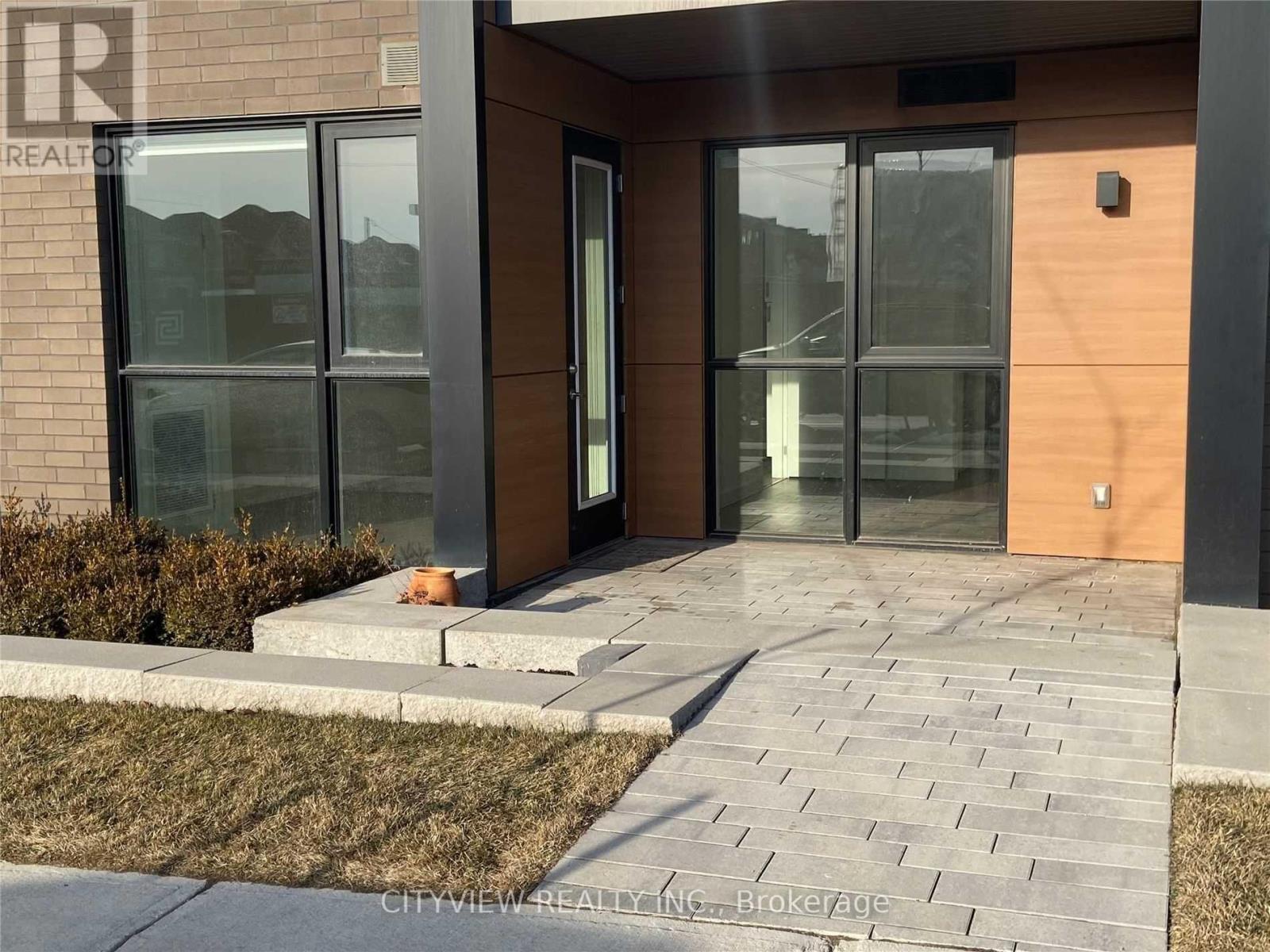 101 - 150 Sabina Drive, Oakville, Ontario  L6H 7C3 - Photo 10 - W12719464