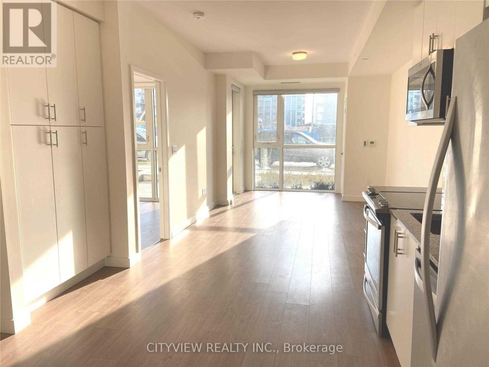 101 - 150 Sabina Drive, Oakville, Ontario  L6H 7C3 - Photo 4 - W12719464