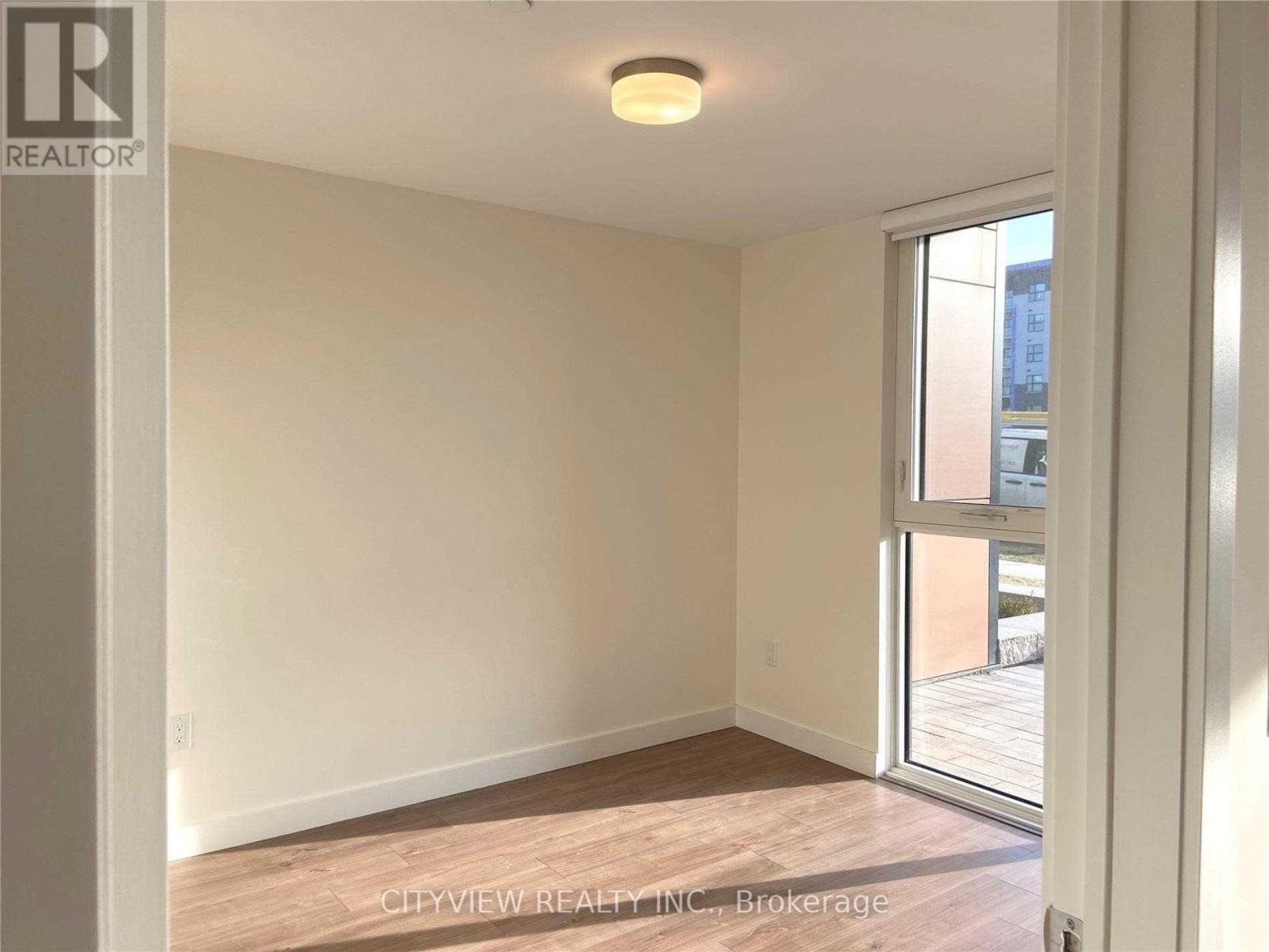 101 - 150 Sabina Drive, Oakville, Ontario  L6H 7C3 - Photo 5 - W12719464