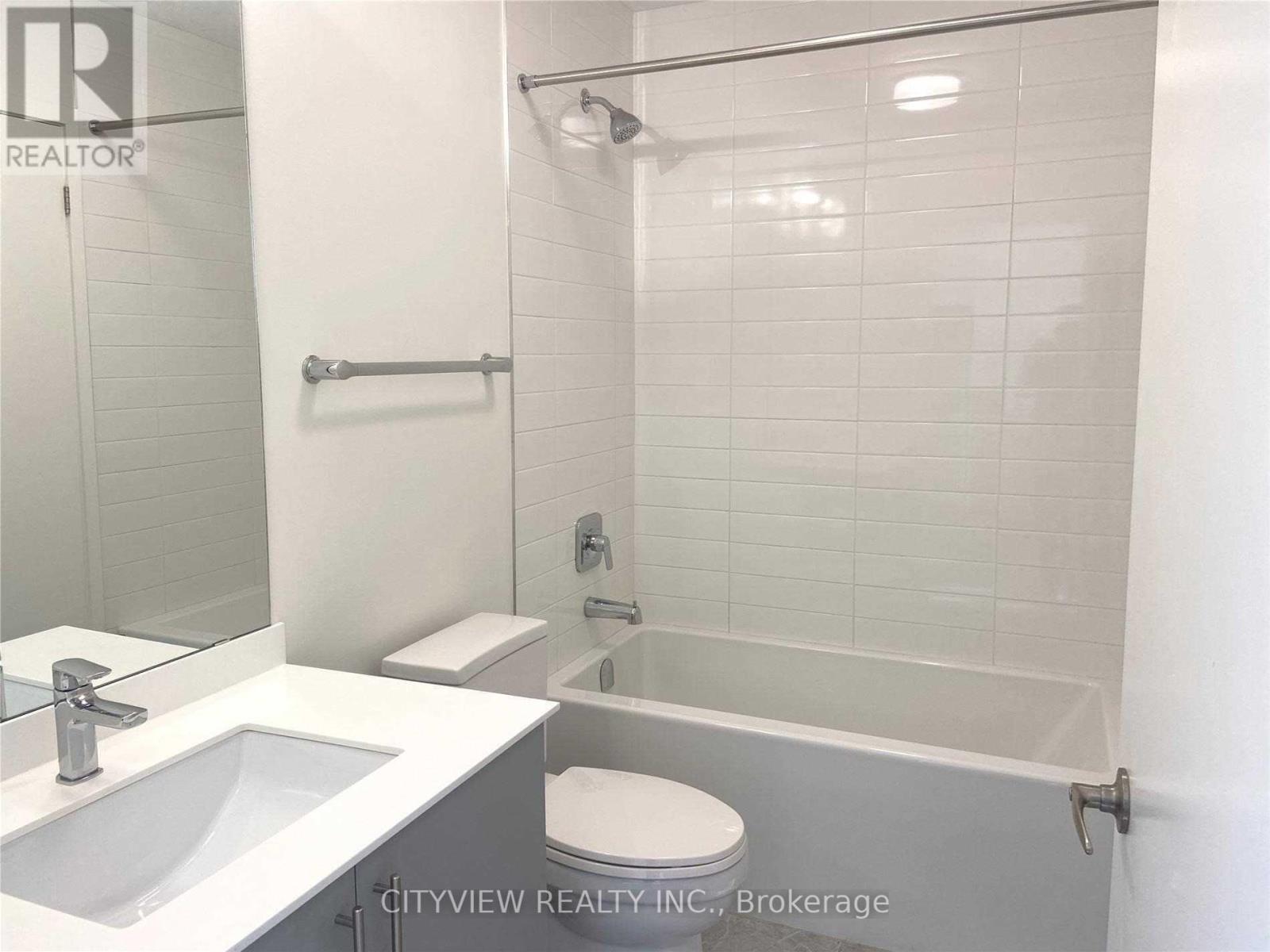 101 - 150 Sabina Drive, Oakville, Ontario  L6H 7C3 - Photo 7 - W12719464