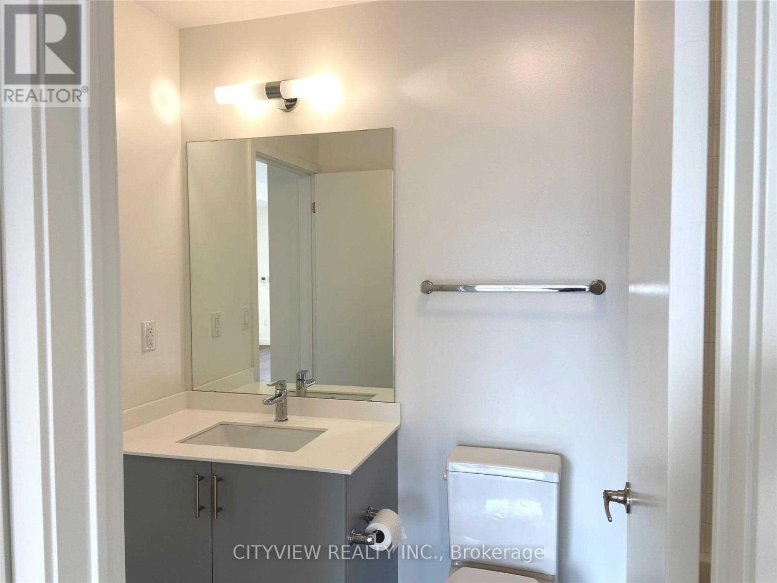 101 - 150 Sabina Drive, Oakville, Ontario  L6H 7C3 - Photo 8 - W12719464