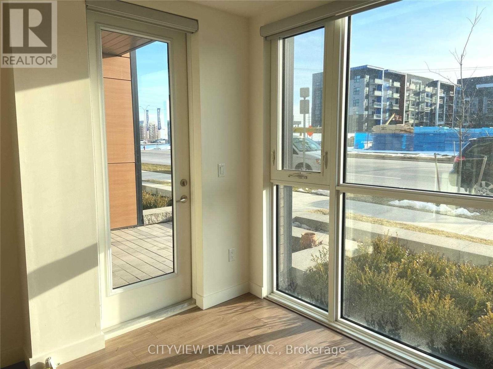 101 - 150 Sabina Drive, Oakville, Ontario  L6H 7C3 - Photo 9 - W12719464