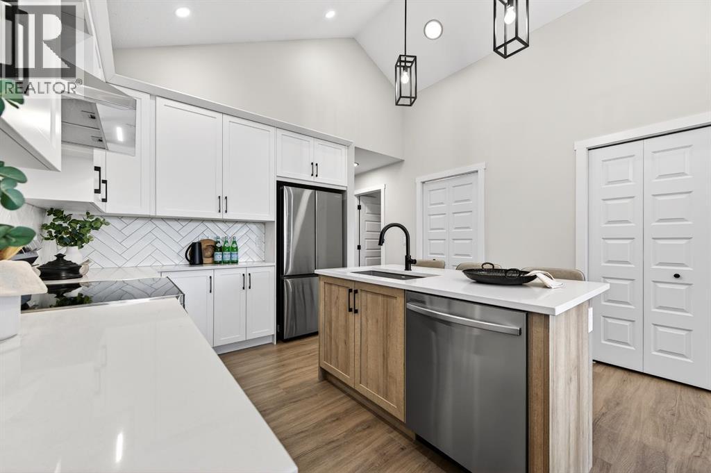 2242 Bayview Drive Sw, Airdrie, Alberta  T4B 5N4 - Photo 11 - A2279707