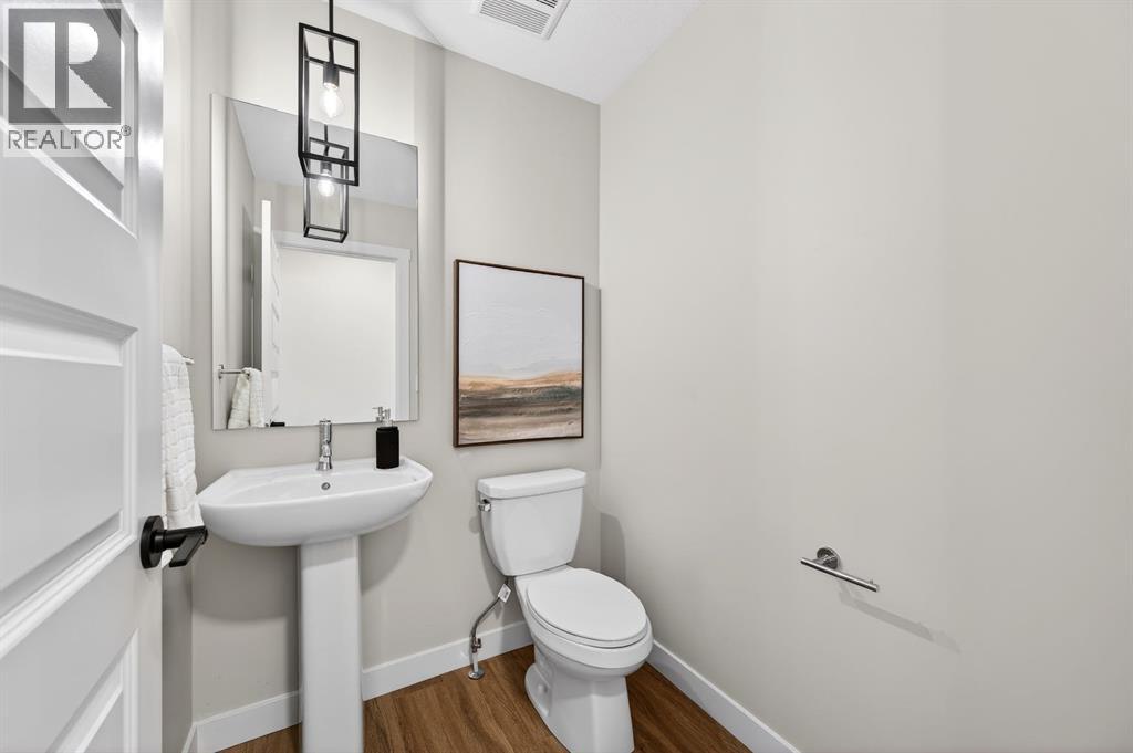 2242 Bayview Drive Sw, Airdrie, Alberta  T4B 5N4 - Photo 19 - A2279707