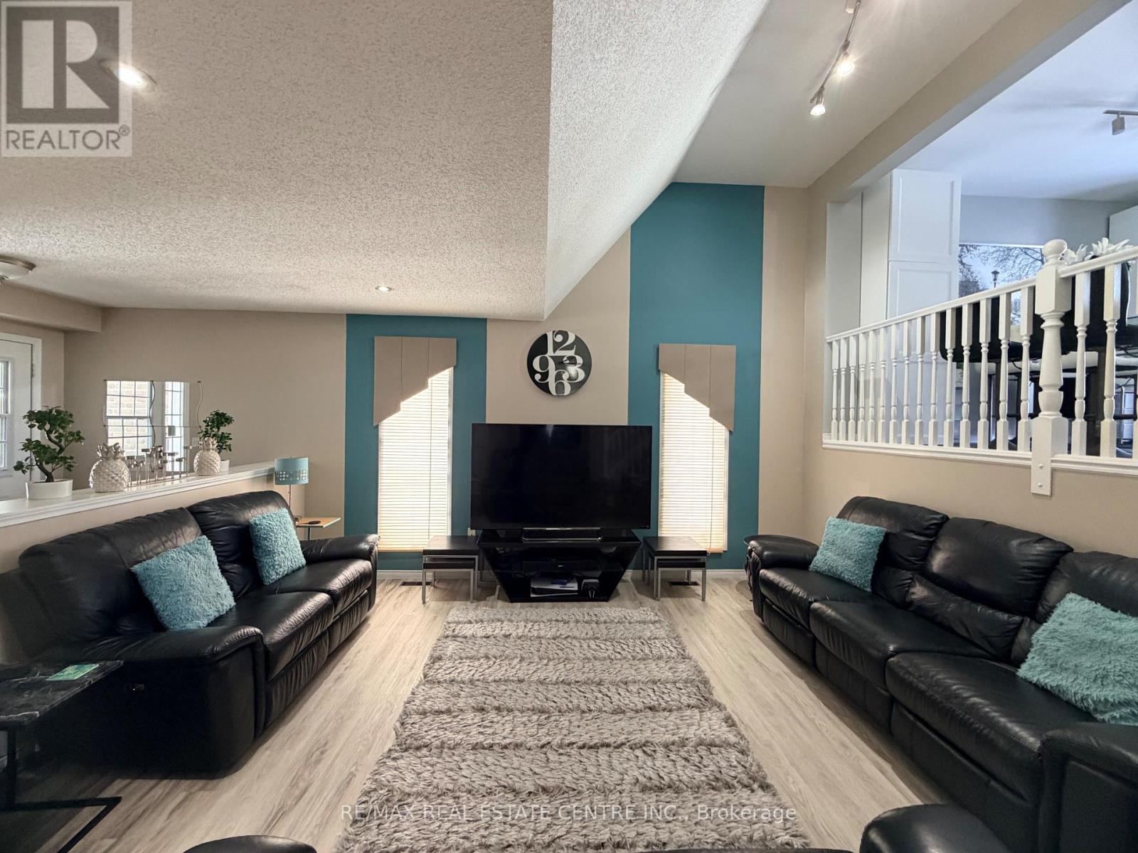 15 Gees Way, Cambridge, Ontario  N3C 4M5 - Photo 3 - X12678014