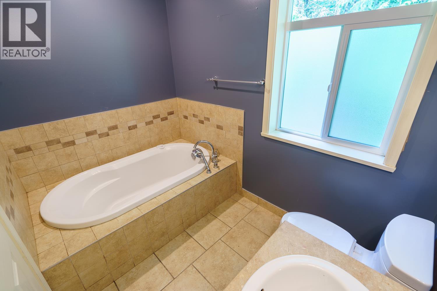 5886 Sandy Hook Road, Sechelt, British Columbia  V7Z 0P4 - Photo 9 - R3082187