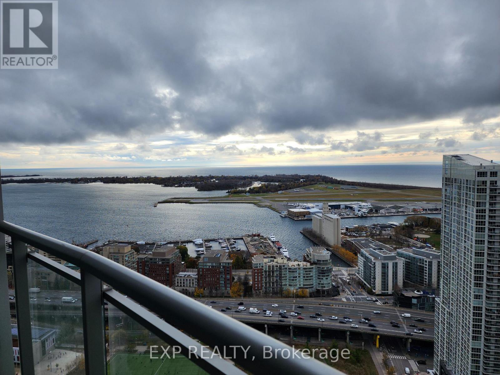 4809 - 21 Iceboat Terrace, Toronto, Ontario  M5V 4A9 - Photo 8 - C12719478