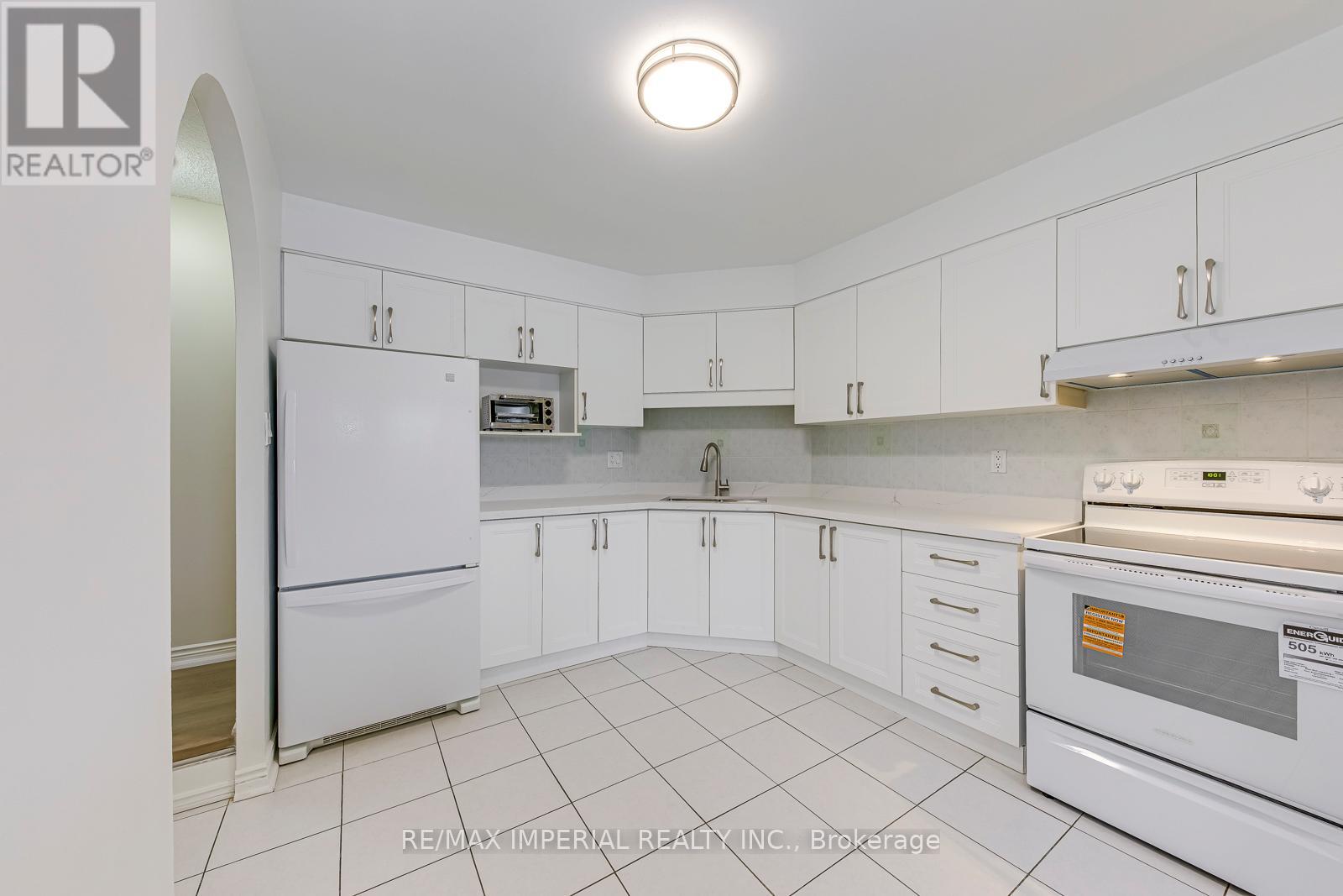 24 - 2035 South Millway Drive, Mississauga, Ontario  L5L 1R7 - Photo 5 - W12719476