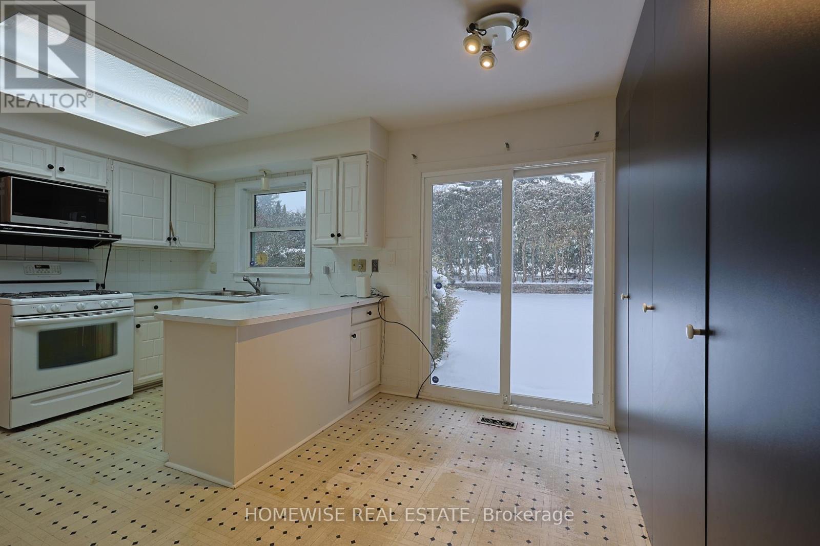 22 Cobblestone Drive, Markham, Ontario  L3T 4E4 - Photo 9 - N12718648