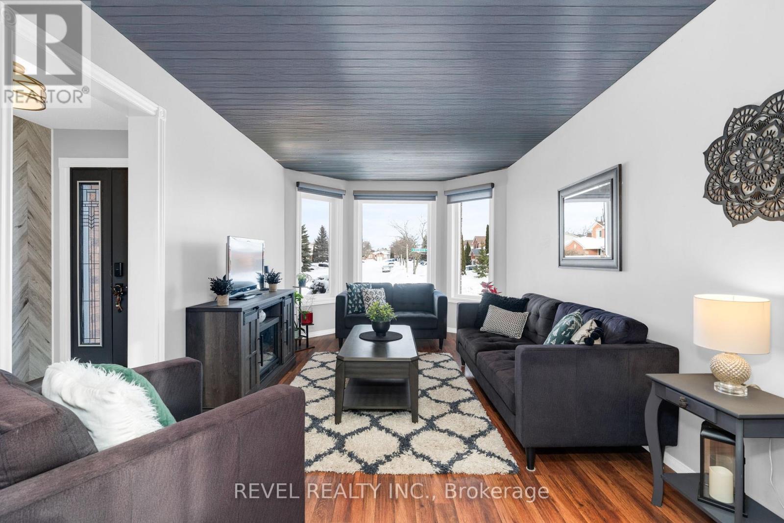 16 Girdwood Drive, Barrie, Ontario  L4N 8R2 - Photo 5 - S12711732