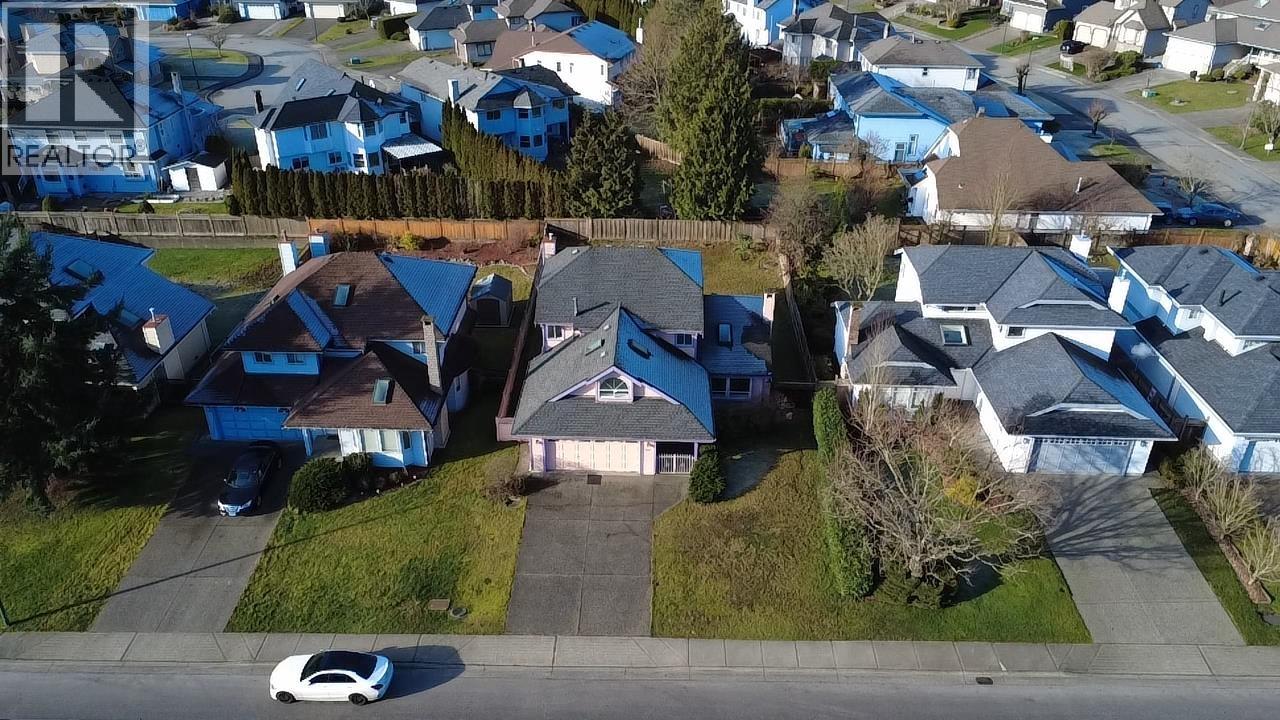 680 Linton Street, Coquitlam, British Columbia  V3J 6K3 - Photo 1 - R3081908