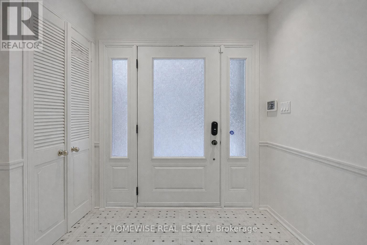 22 Cobblestone Drive, Markham, Ontario  L3T 4E4 - Photo 3 - N12718648