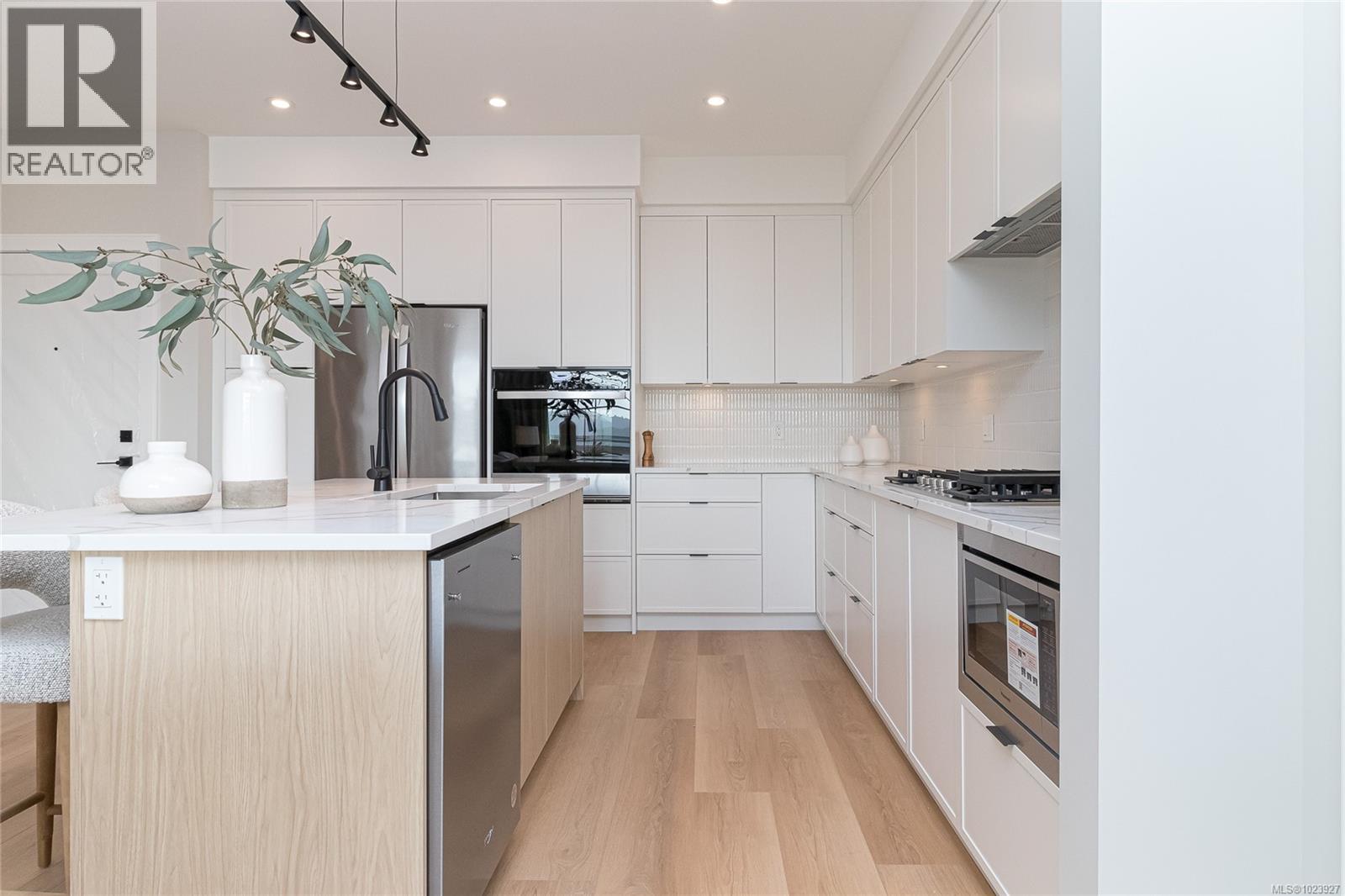 101 1810 Selenite Pl, Langford, British Columbia