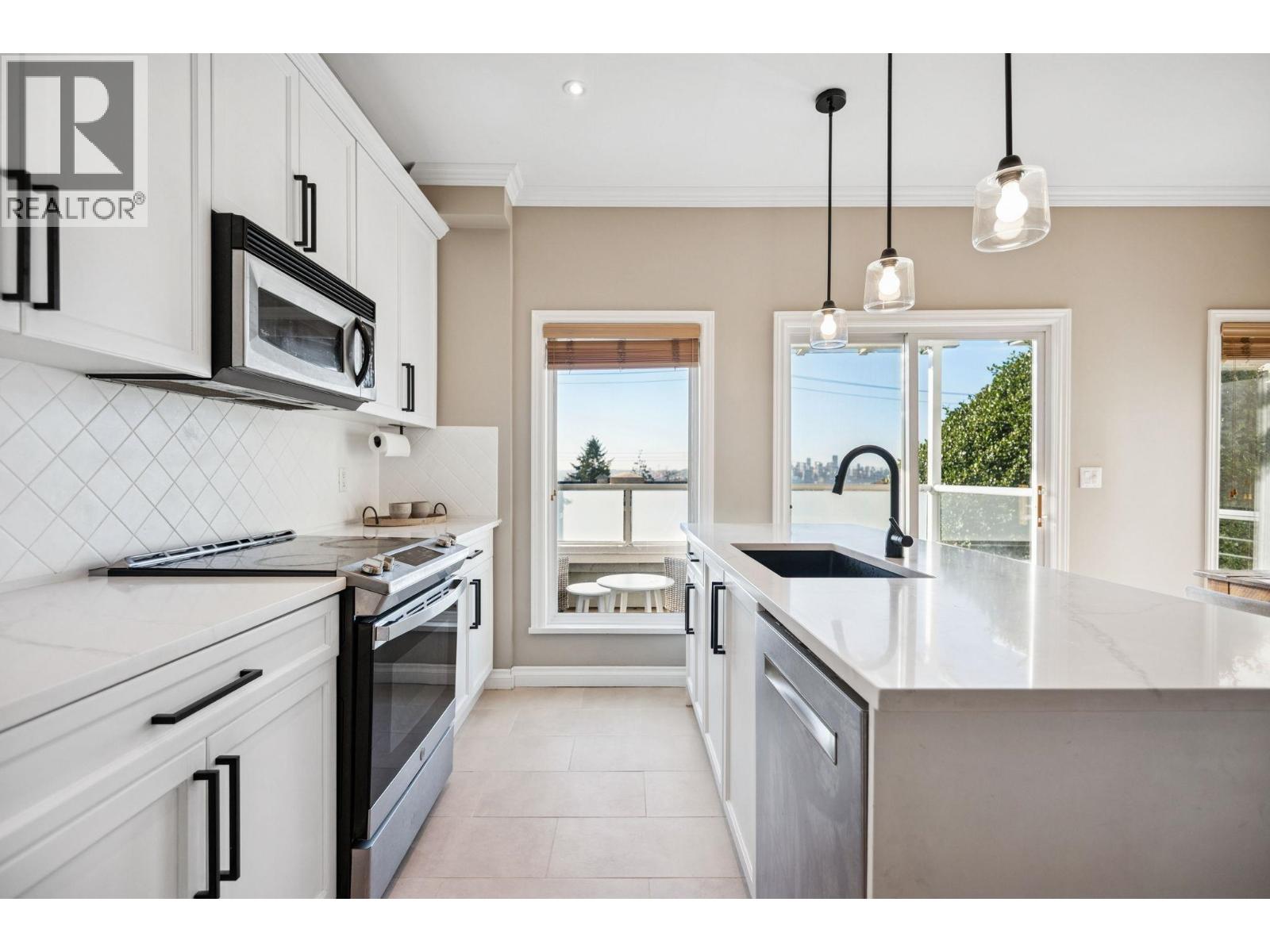 333 E Keith Road, North Vancouver, British Columbia  V7L 1V6 - Photo 14 - R3081053