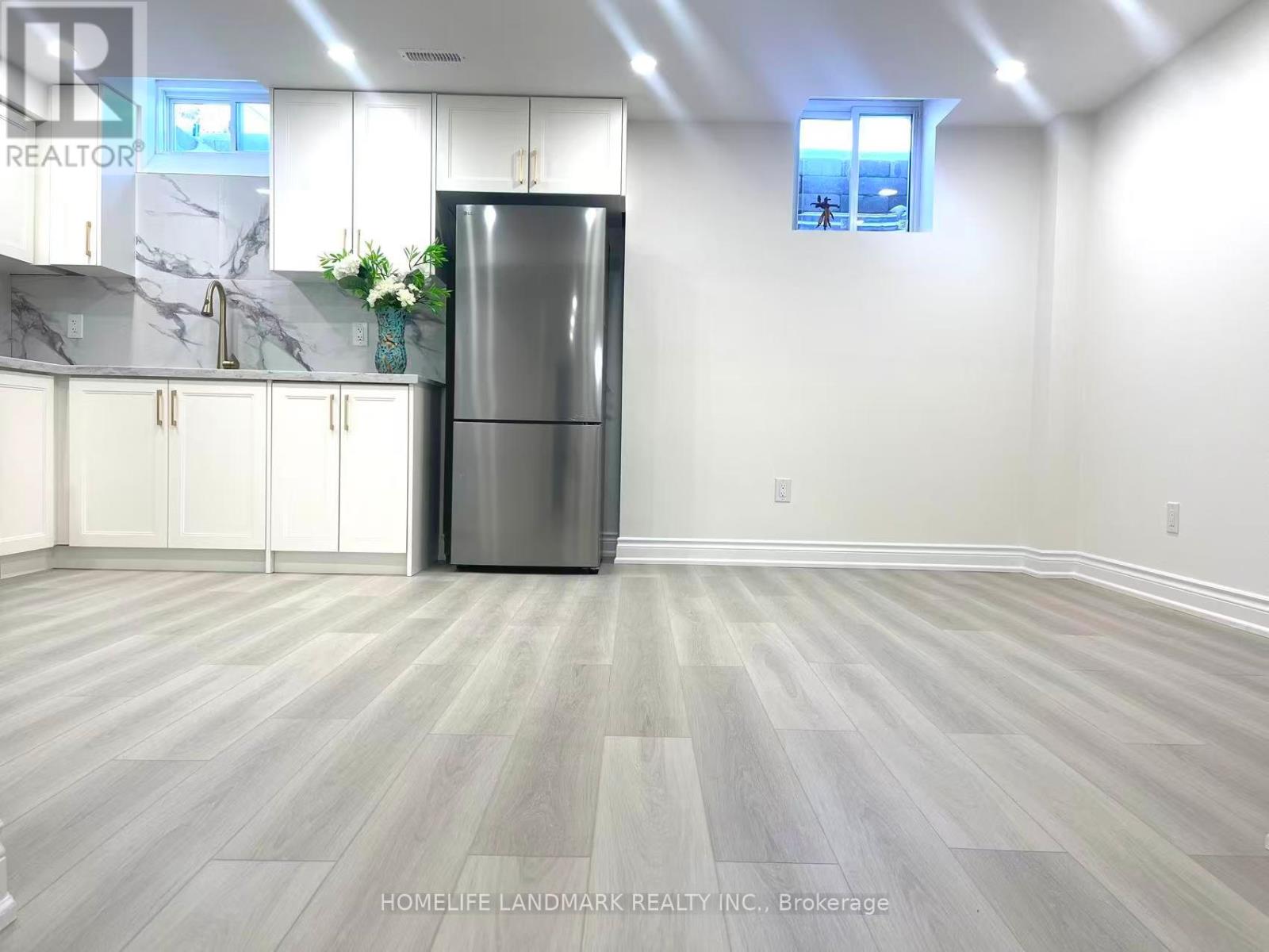 252 Borealis Avenue, Aurora, Ontario  L4G 7V9 - Photo 2 - N12562184