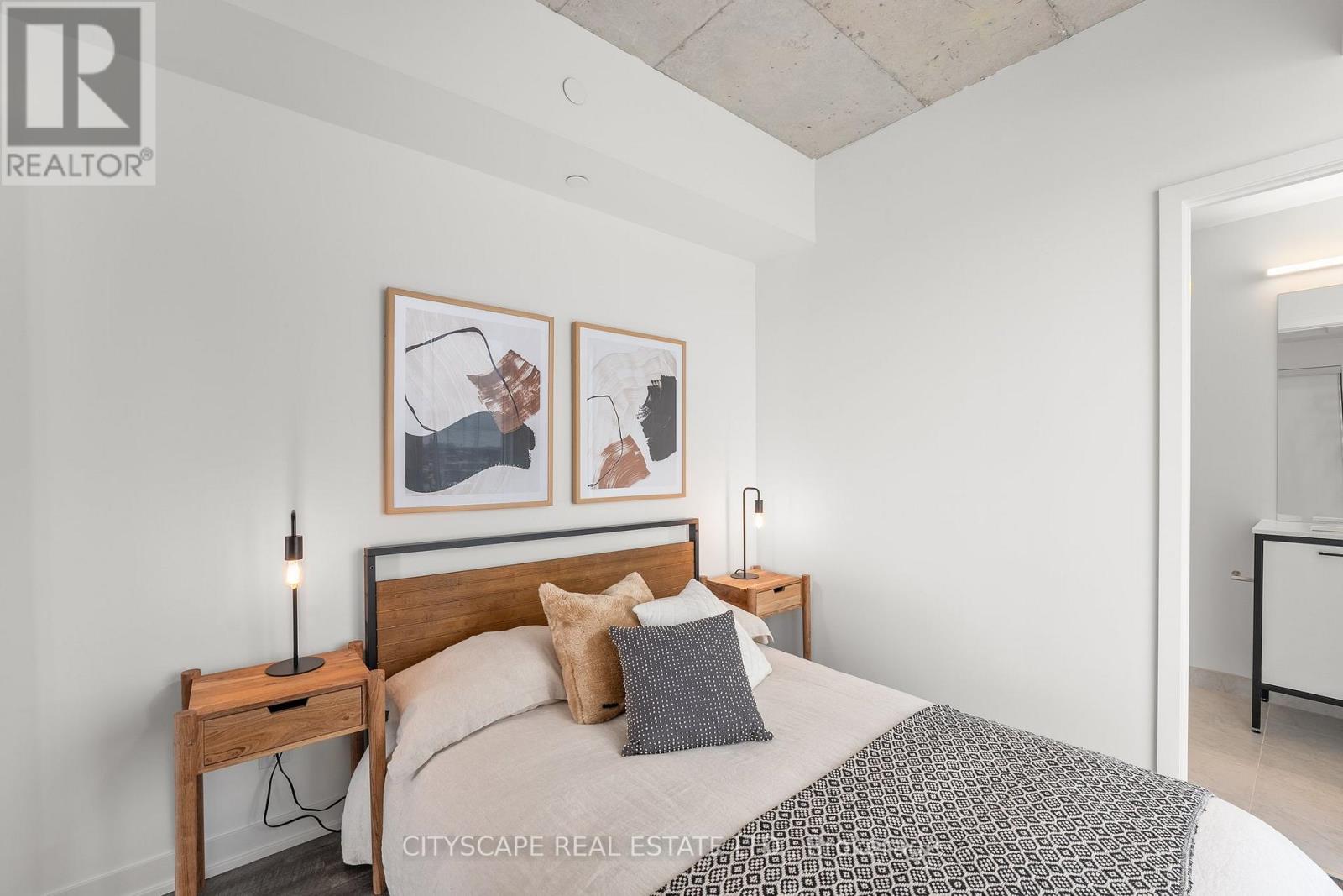 911 - 1808 St. Clair Avenue W, Toronto, Ontario  M6N 0C1 - Photo 6 - W12719510