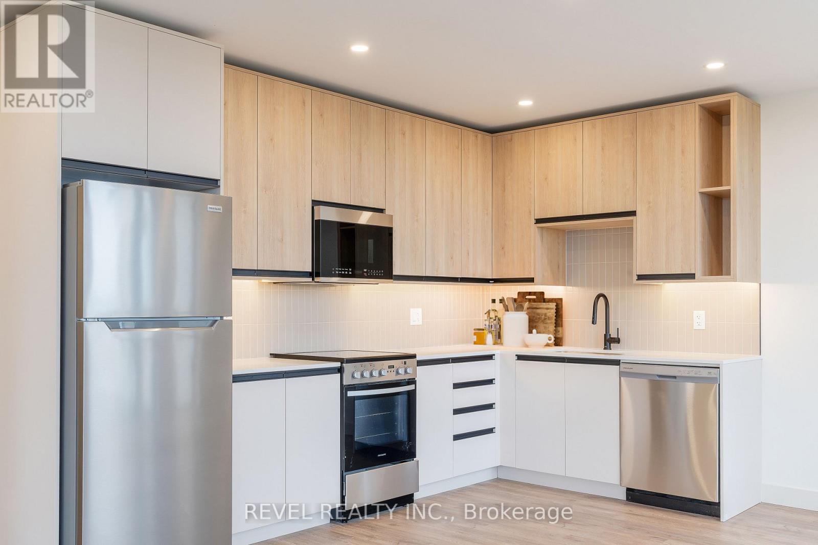 402 - 4390 Hillview Drive, Lincoln, Ontario  L0R 1B8 - Photo 2 - X12719498