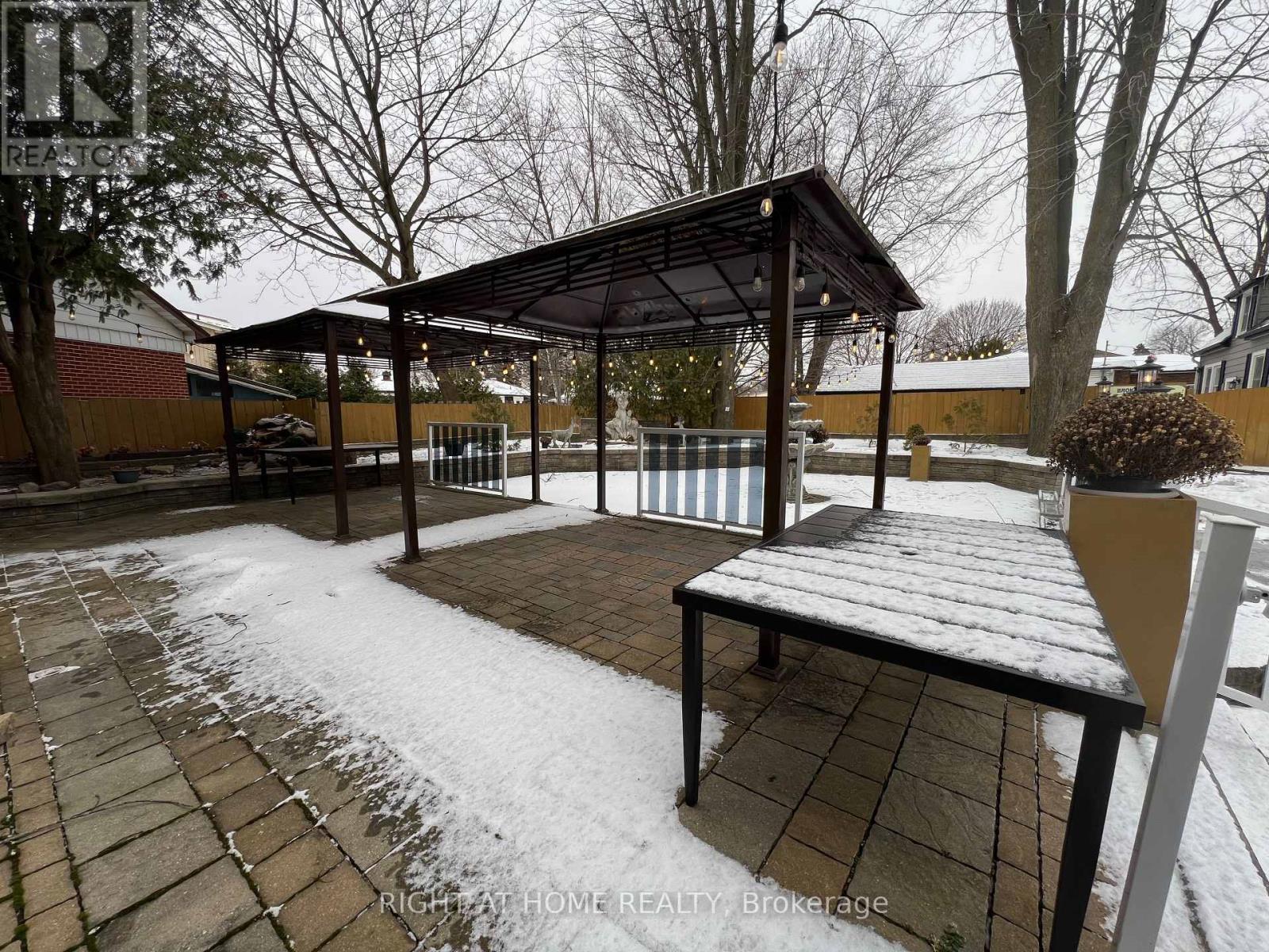 543 Speedvale Avenue E, Guelph, Ontario  N1E 1P7 - Photo 2 - X12719500